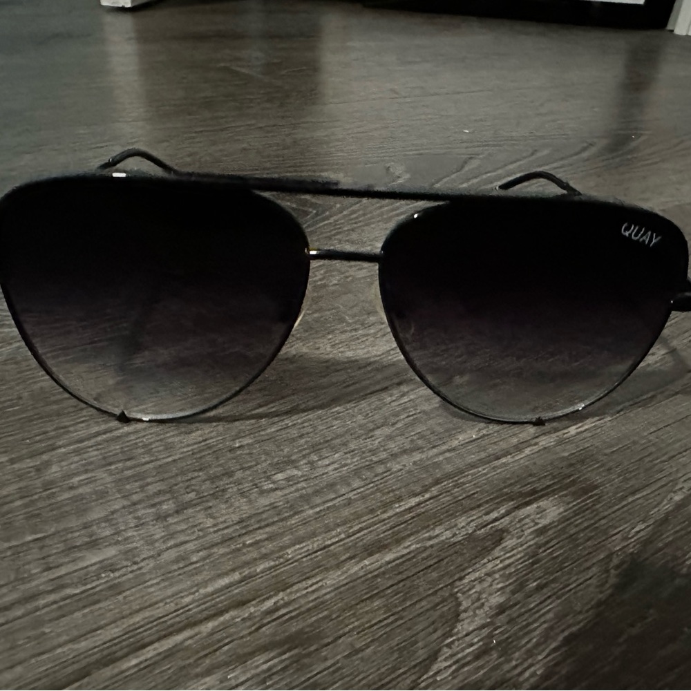 Quay x Desi High Key Sunglasses (Black fade)